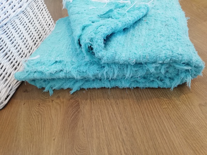 Tapete artesanal rústico tecelagem grossa 150 x 200 cm (estimado) - cor azul claro - 100% algodão